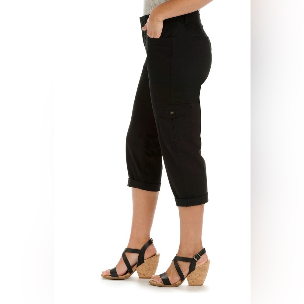NWT Lee Women's Relaxed Fit Austyn Cargo Capri Pant - Black, - Picture 2 of 16